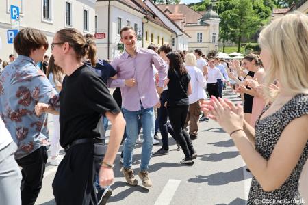 Kamnik danes v znamenju maturantske četvorke, v kateri je zaplesalo preko 200 maturantk in maturantov (74)